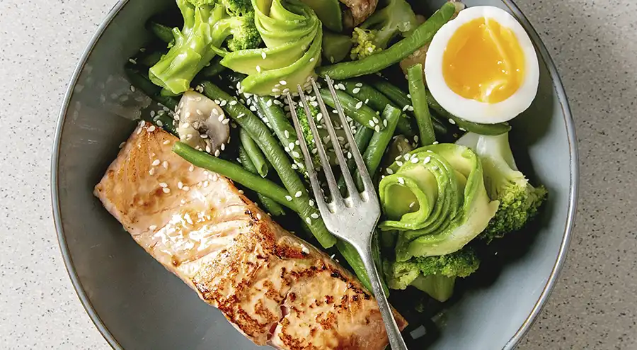 salmón con quinoa